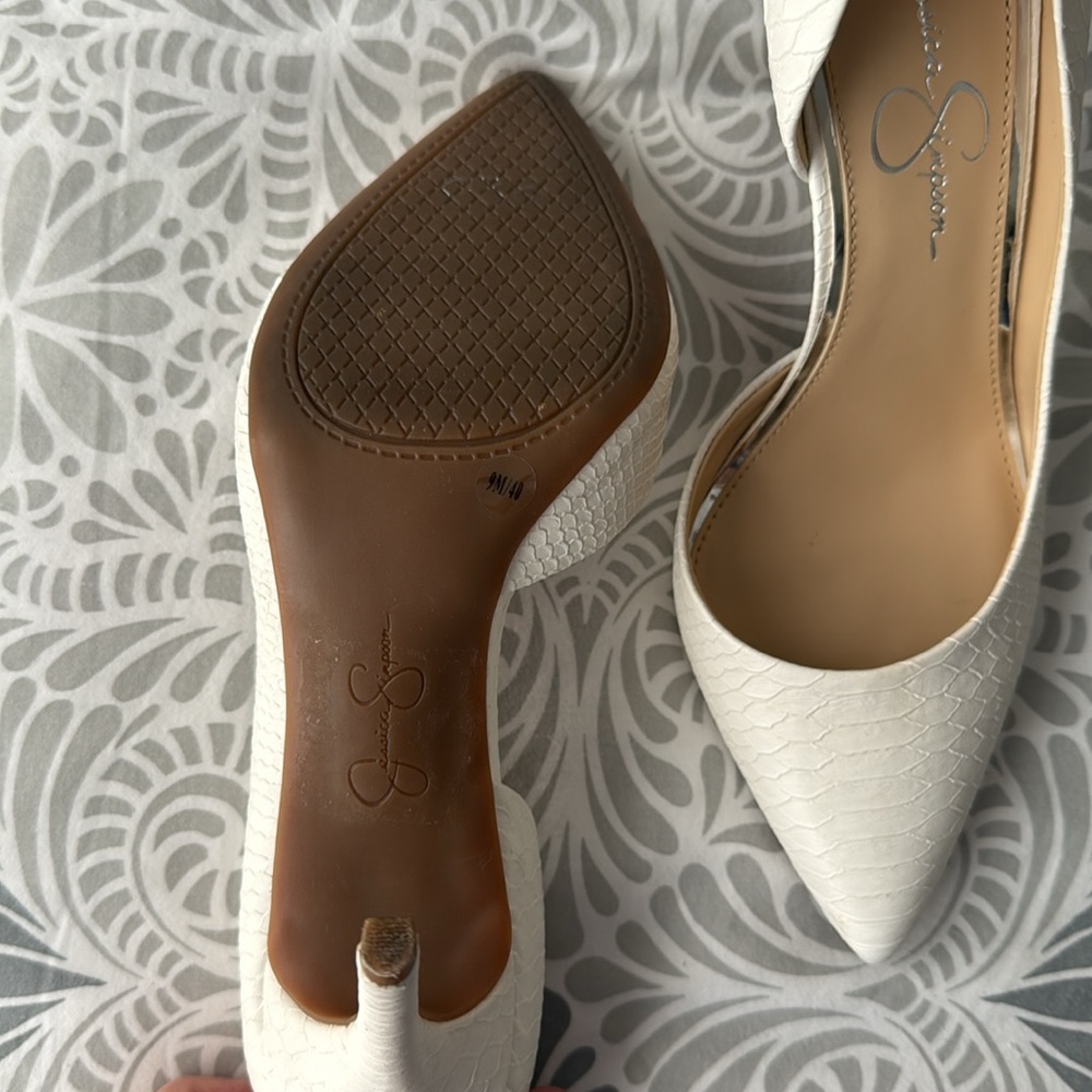 Jessica Simpson White Textured Heels sz 9 - Picture 4 of 4